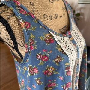 American Rag JUNIORS Blue Flowery Tank Top Sz L